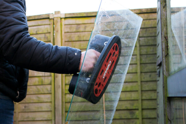 Grabo Pro Vacuum Lifter - In Action Glazing 2