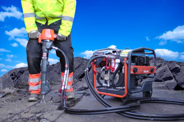 Heavy Duty Hydraulic Breaker Pack 20L Low Vibration - In Action 1 Heavy Duty Hydraulic Breaker Pack 20L Low Vibration - In Action 1