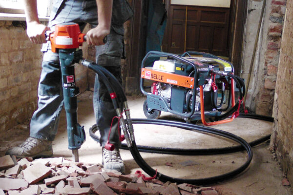 Heavy Duty Hydraulic Breaker Pack 20L Low Vibration - In Action 2 Heavy Duty Hydraulic Breaker Pack 20L Low Vibration - In Action 2