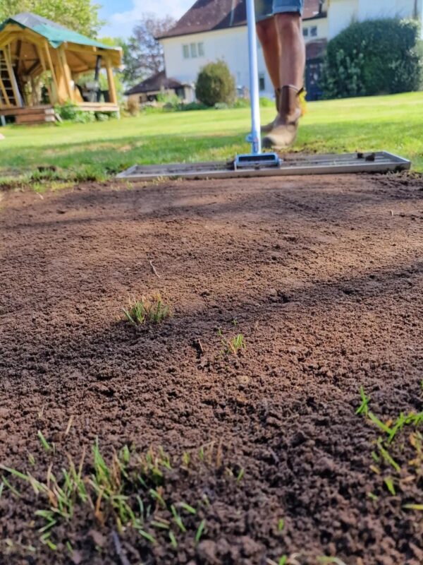 Lawn levelling Rake / Lute - In Action 6