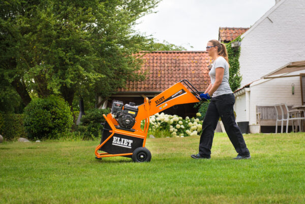 Petrol Chipper Shredder 40mm - In Action 1