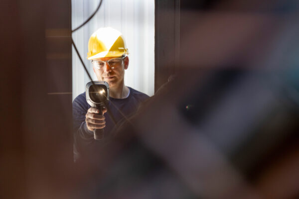 Thermal Imaging Camera - Ex Pro Series - In Action - Work Light Thermal Imaging Camera - Ex Pro Series - In Action - Work Light
